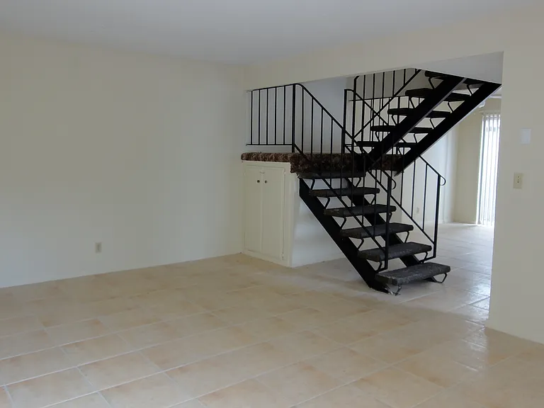 301 Sinclair Ave #B — Photo 2