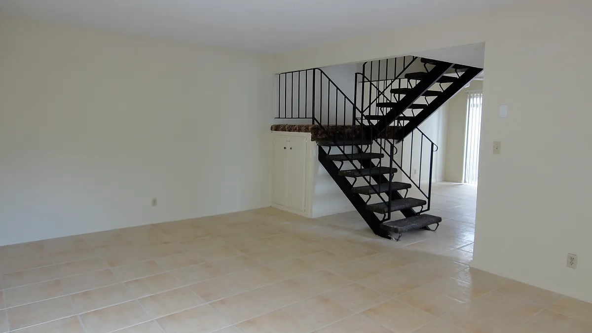 Building Photo - 301 Sinclair Ave #B