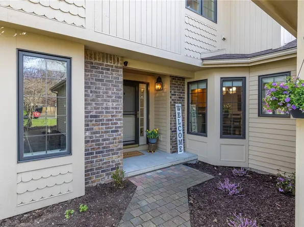 682 N Cove Dr, Webster, NY 14580