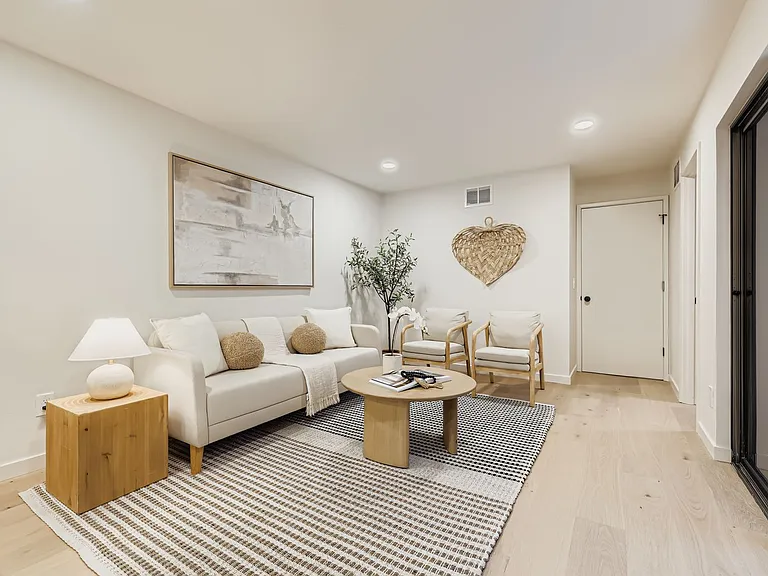 14208 NE 2nd Pl — Photo 17