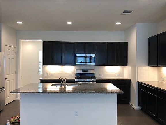 4th image of 533 Sweetwood Ln