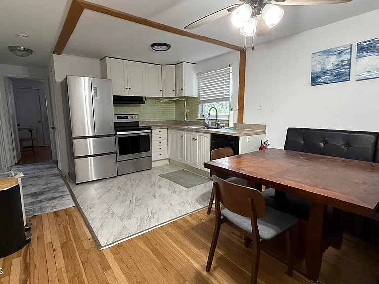 17 Clarence Ave — Photo 12