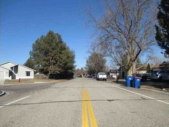 Exterior Neighborhood (street photo)