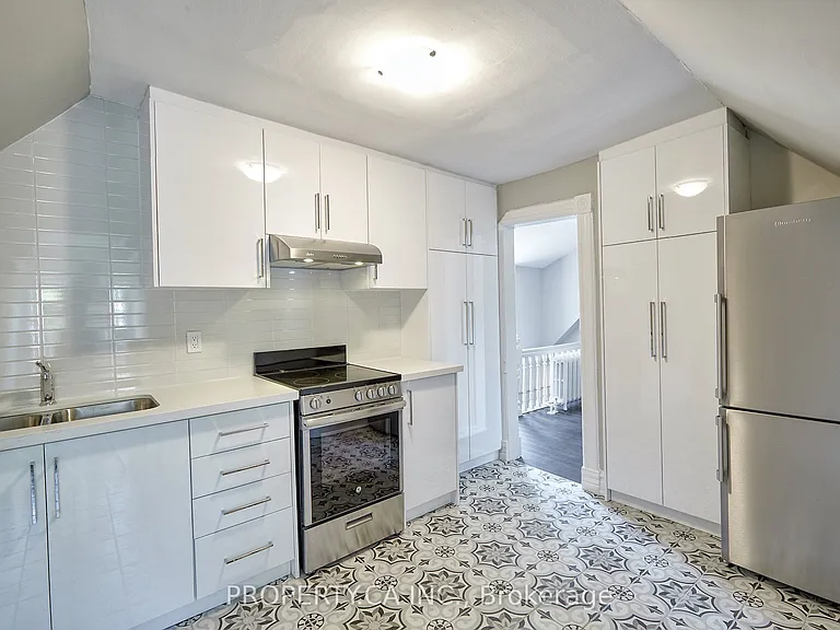 345 Gladstone Ave #UPPER — Photo 1
