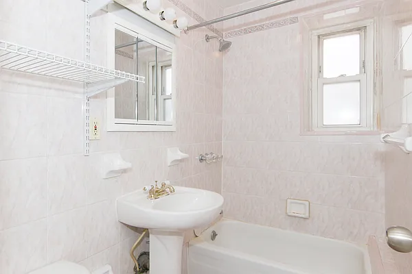 Rented by Modern Spaces | media 9