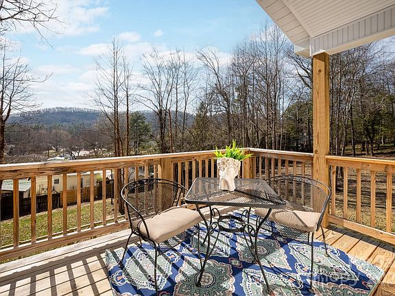 5th image of 273 Oakdale Dr