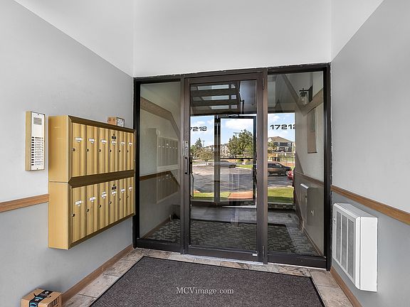 4th image of 17212 Ridgeland Ave APT 3N