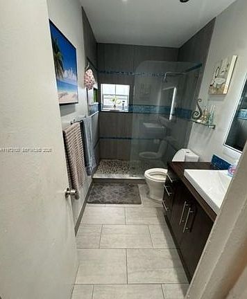 4th image of 2560 Azalea Ave #2560