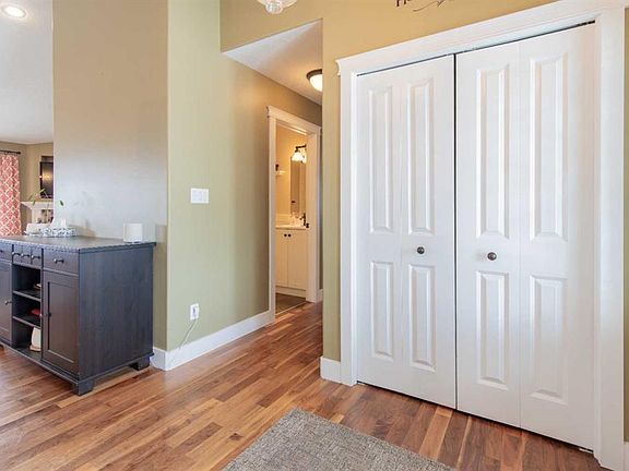 5th image of 37 SE Laurel Pl
