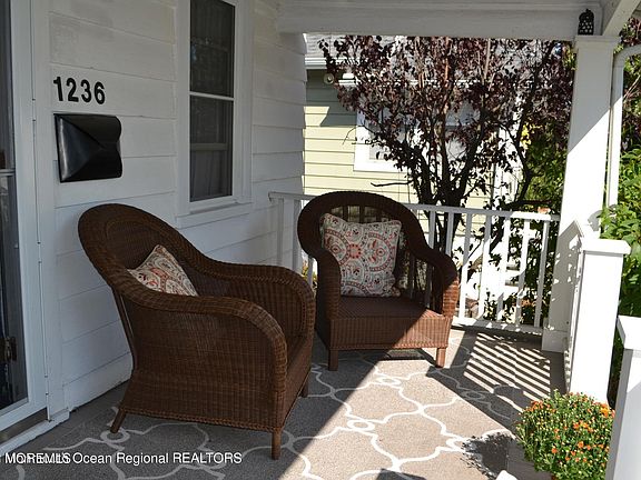 5th image of 1236 Maplewood Road