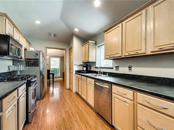 5th image of 4409 Avonshire Ln