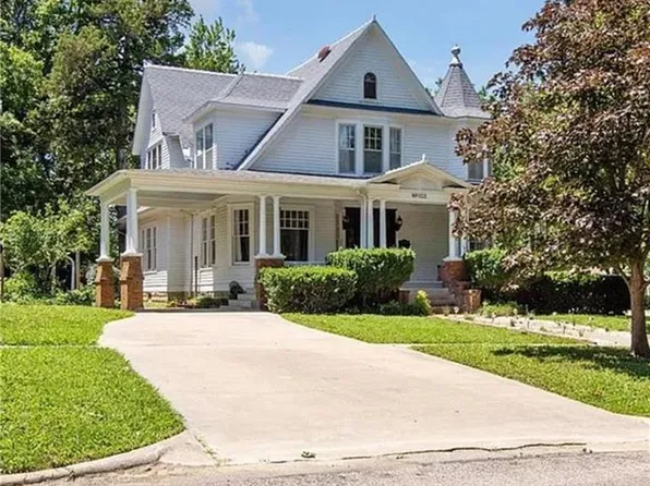 103 S 8th St, Fredonia, KS 66736