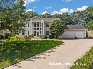 18657 Sioux Dr, Spring Lake, MI 49456