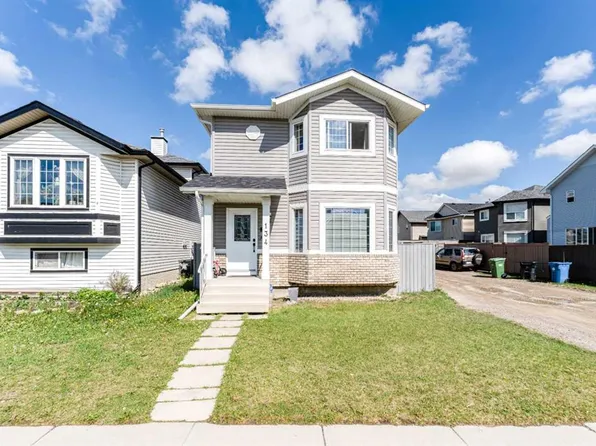 134 W Tarawood Ln NE, Calgary, AB T3J 5A7