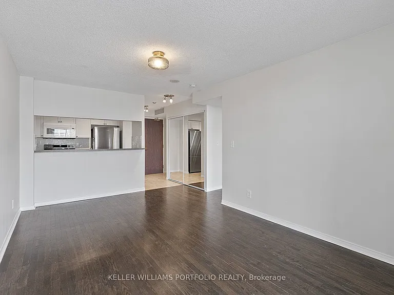 1829 Queen St E #408 — Photo 12