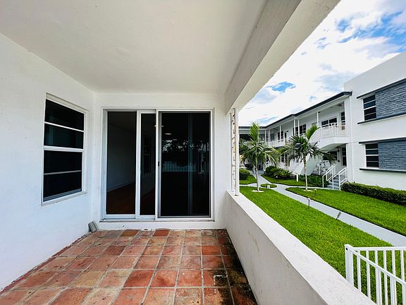 3rd image of 966 Bay Dr #900