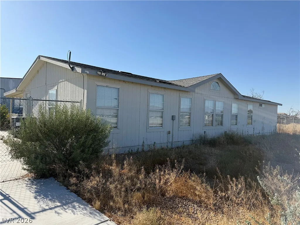 4 bed, 2.0 bath, 1701 sqft, $1,850 — Photo 2