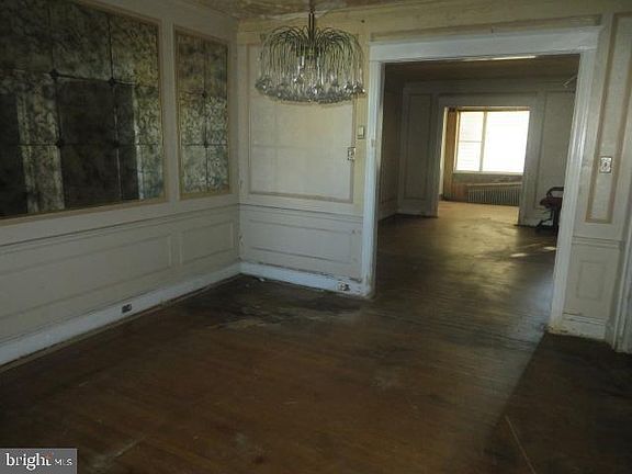 3rd image of 5211 Arlington St