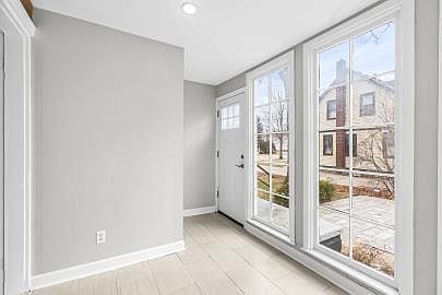 3rd image of 45561 Cass Ave #2