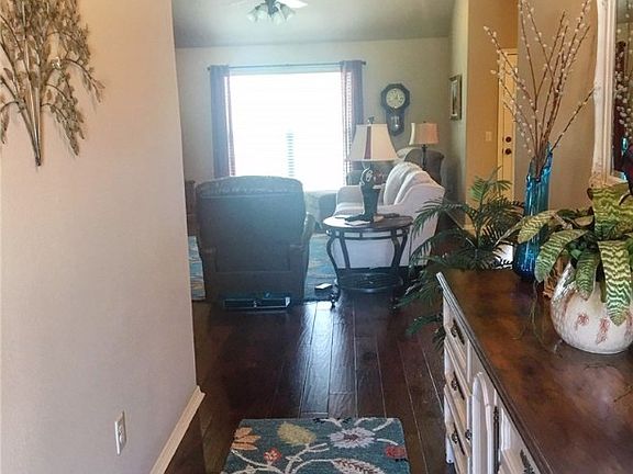 4th image of 748 Cypress Ct
