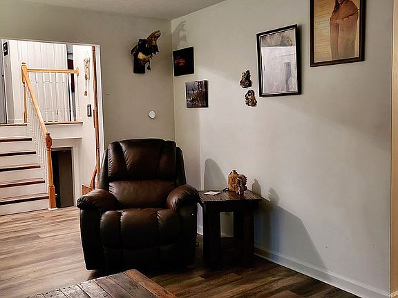 5th image of 15 Lakeview Dr