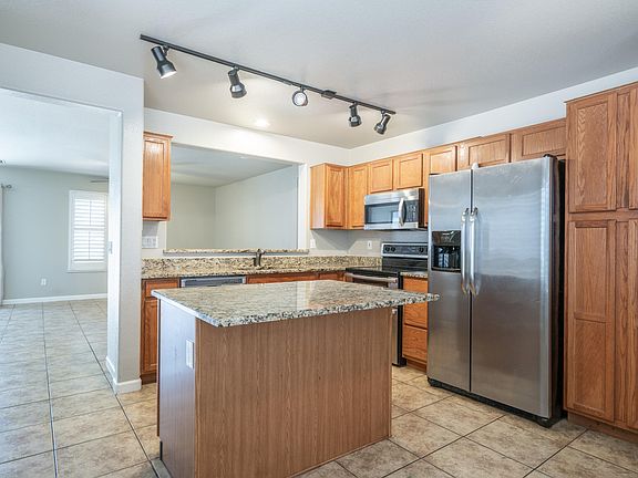 4th image of 1462 W 19TH Avenue