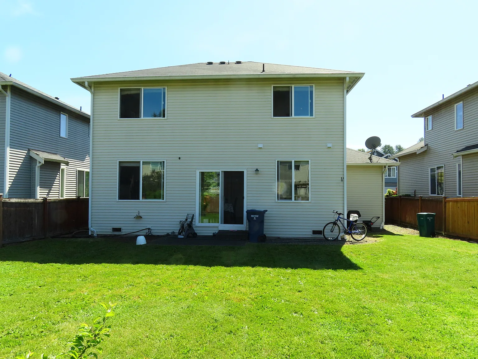 3 bed, 2.5 bath, 1576 sqft, $3,100 — Photo 3