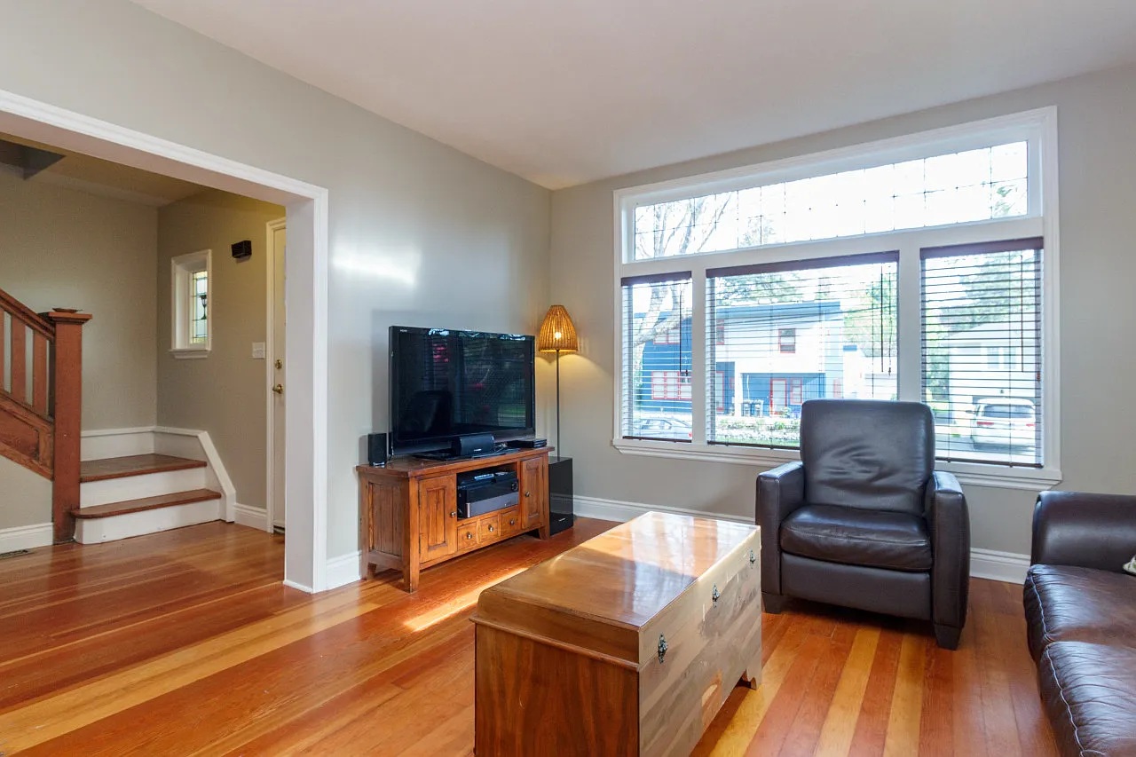 3 bed, 1886 sqft, $6,152 — Photo 2