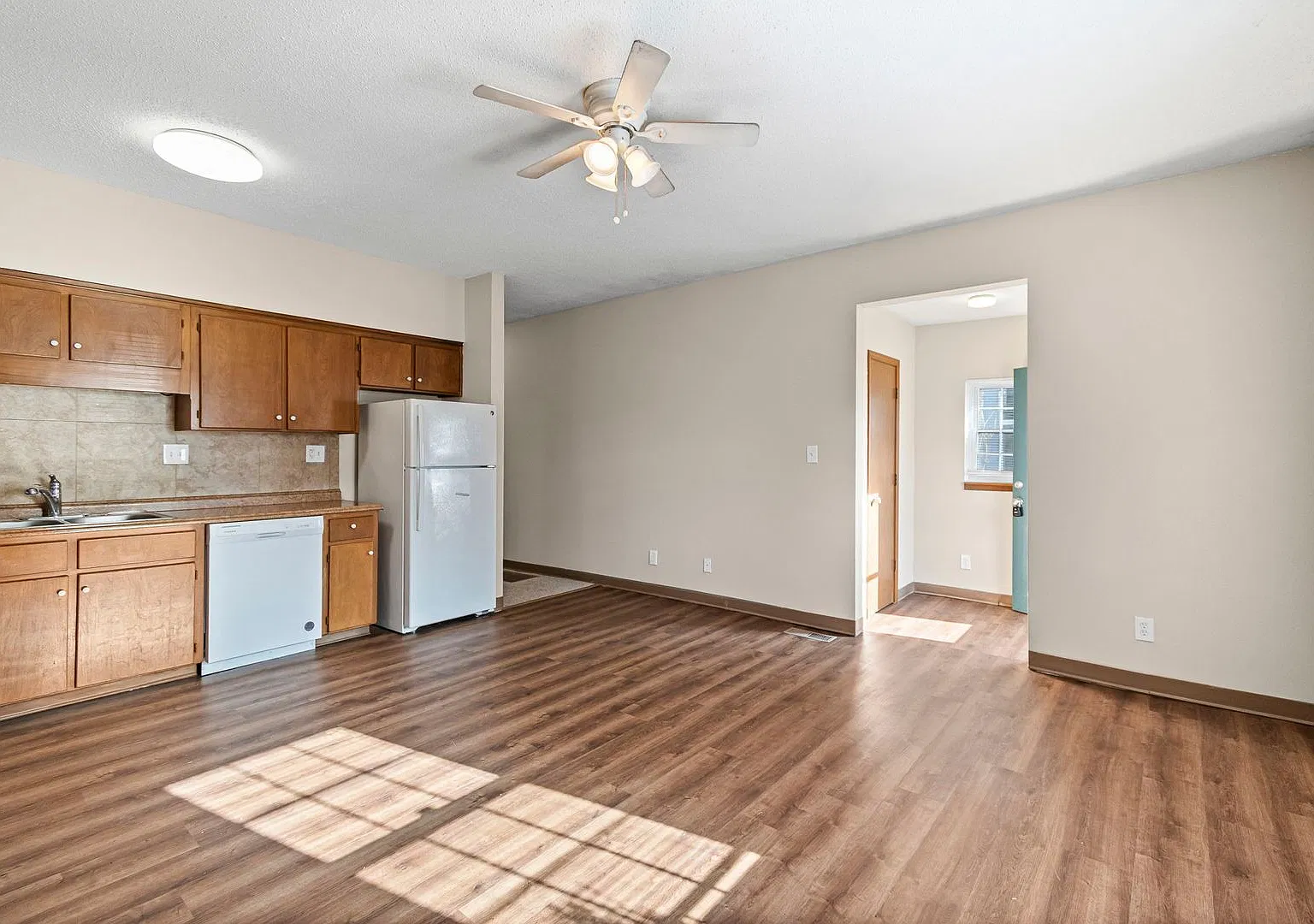 Adorable Home Walking Distance to KU Med & 39th Street — Photo 3