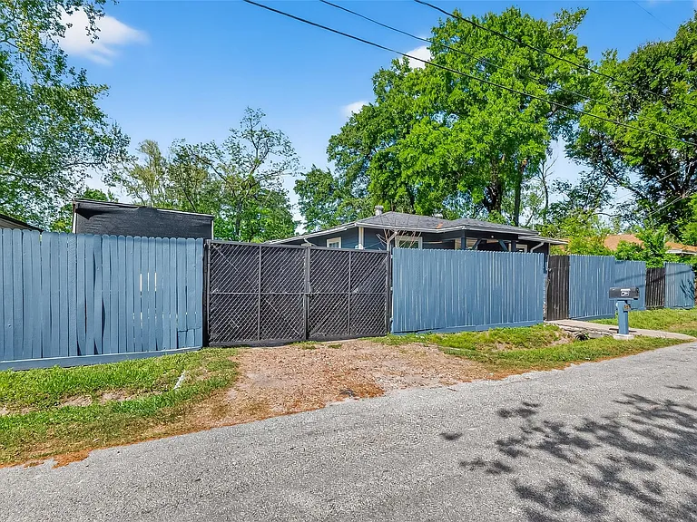 968 Garapan St — Photo 4