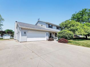 1126 Robin Rd, Sheboygan, WI 53083