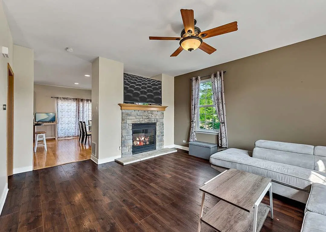 3 bed, 2.5 bath, 1592 sqft, $2,700 — Photo 3