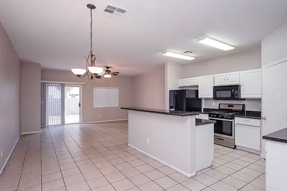 3 bed, 2.5 bath, 1752 sqft, $2,250 — Photo 2