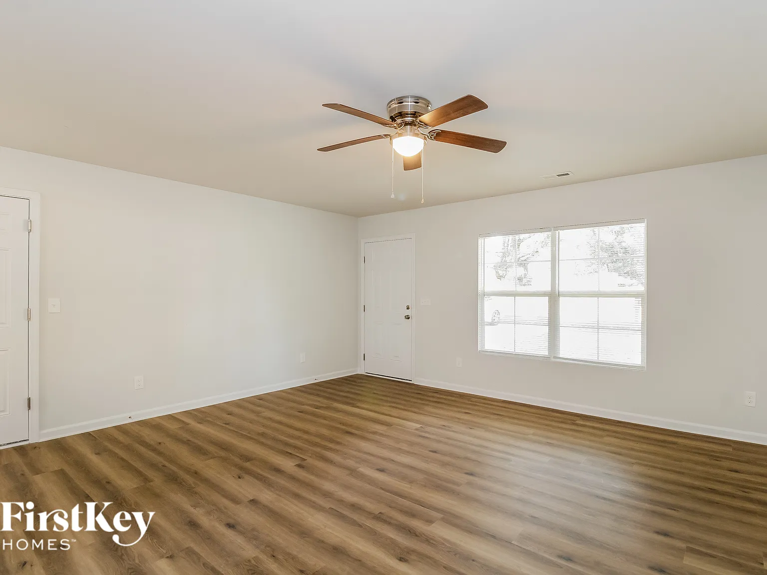4 bed, 2.5 bath, 1850 sqft, $2,305 — Photo 3