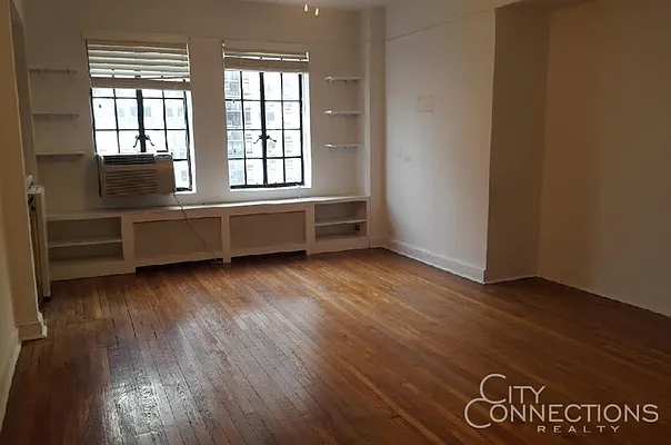 Rented by City Connections Realty | media 2