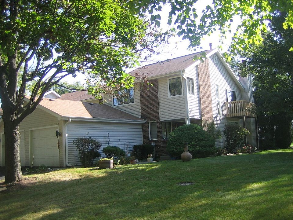 1st image of 30W319 Oakmont Dr