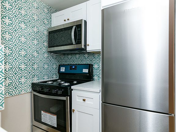 4th image of 325 Jefferson Ave APT Bf