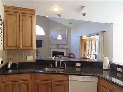 4th image of 1 Hollyberry Dr