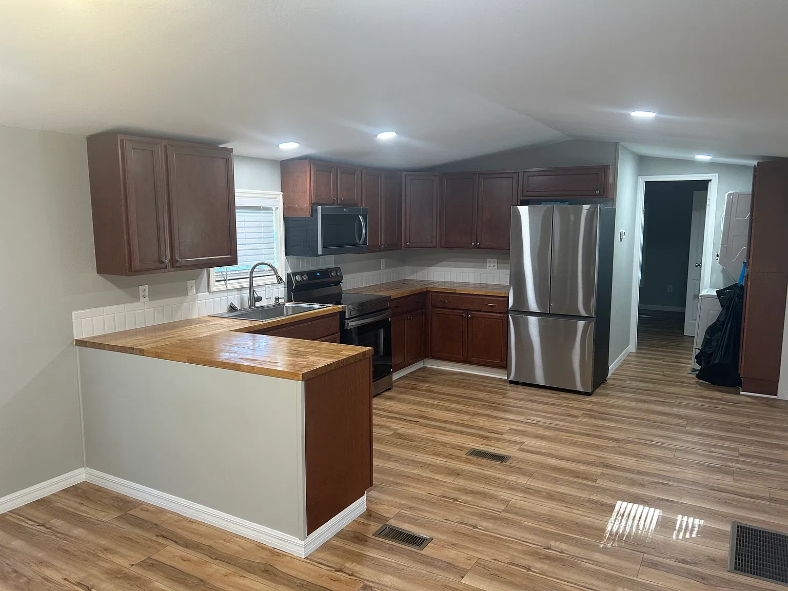 3 bed, 1110 sqft, $1,800 — Photo 2