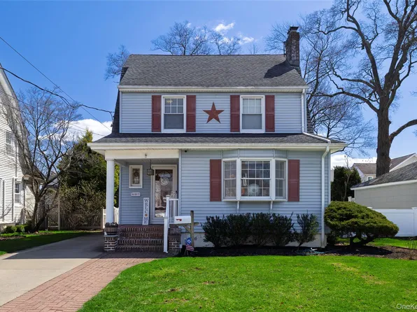 407 Morris Avenue, Rockville Centre, NY 11570