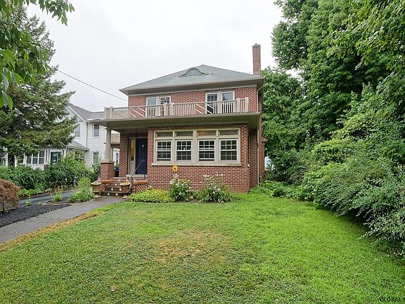 2nd image of 152 Oakwood Ave
