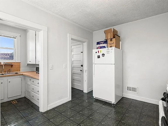 3rd image of 228-230 Euclid Ave #3