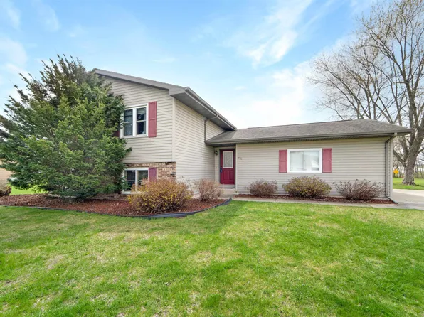 430 W Pearl St, Seymour, WI 54165