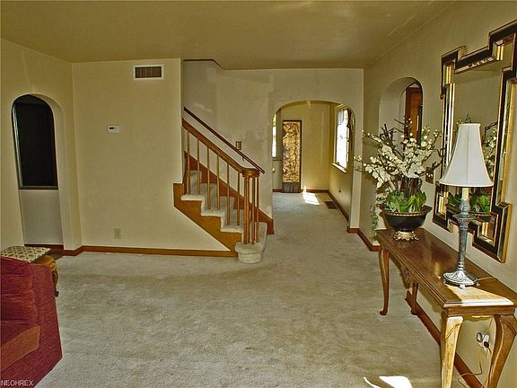 4th image of 93 Martina Dr