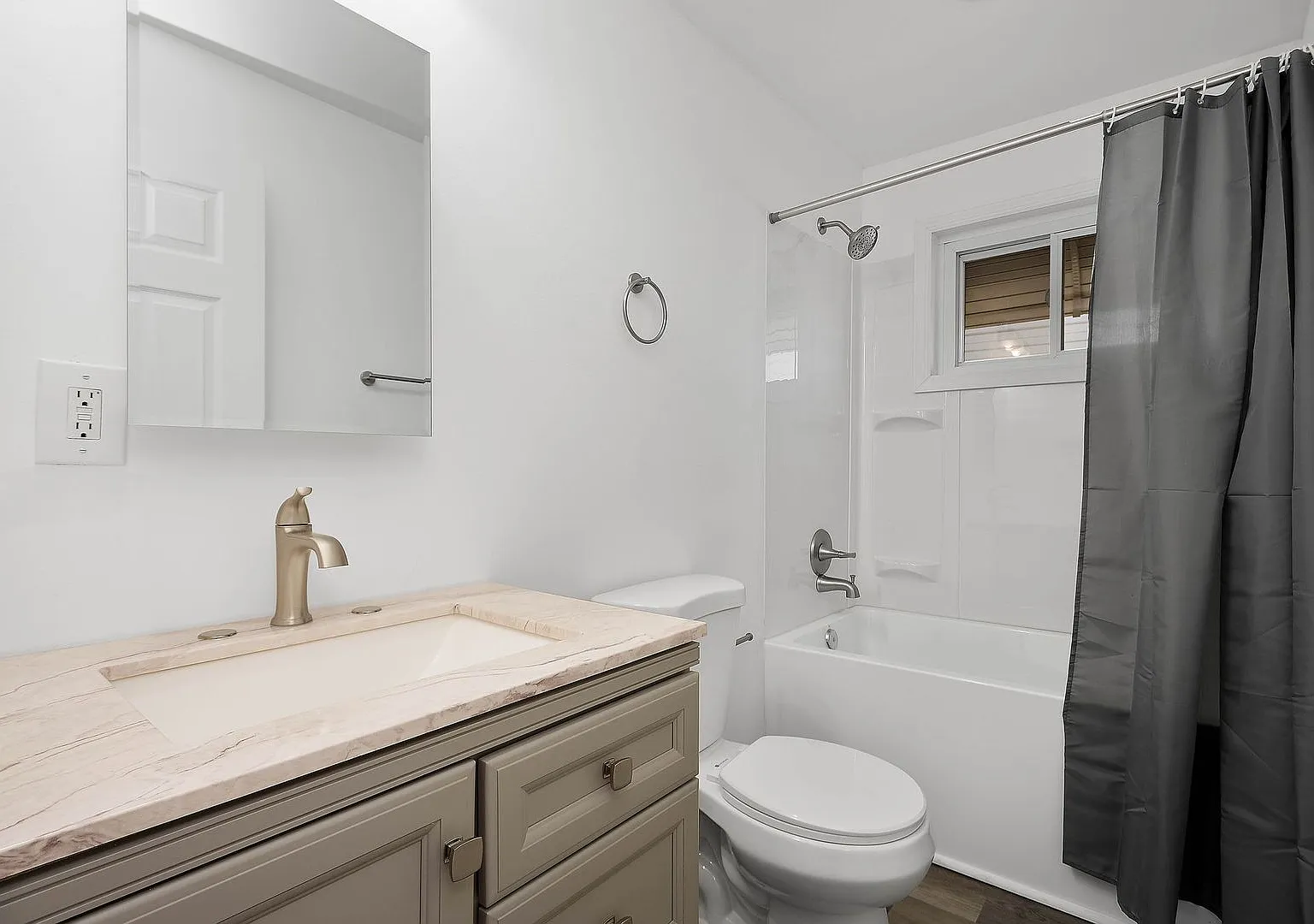 Score 50% Off 1st Month's Rent If Signed By August 28! Beautiful 2 Bedroom Home In Port Vue Avail... — Photo 2