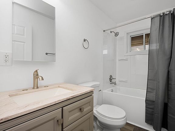 2nd image of 701 Monterey St