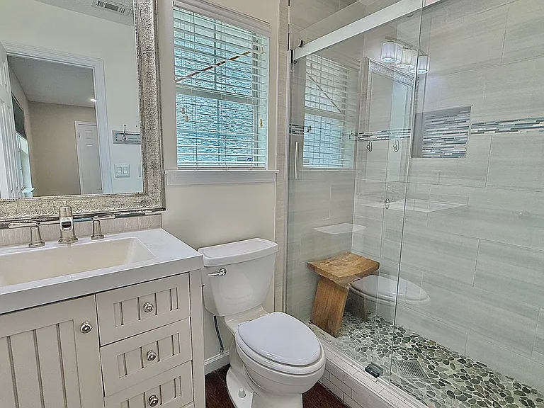 337 NE Sheila Dr — Photo 18