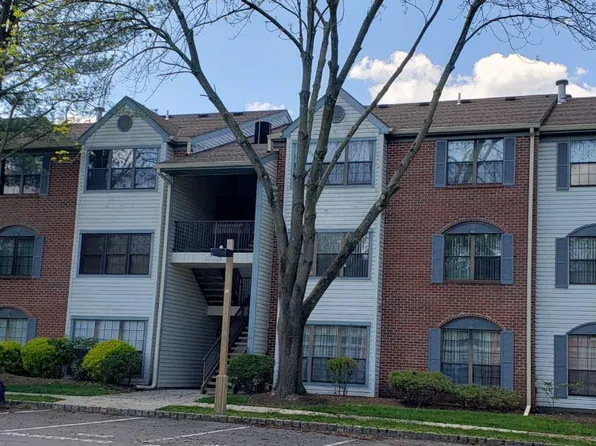 15 Chamberlin Ct, Lawrence Township, NJ 08648