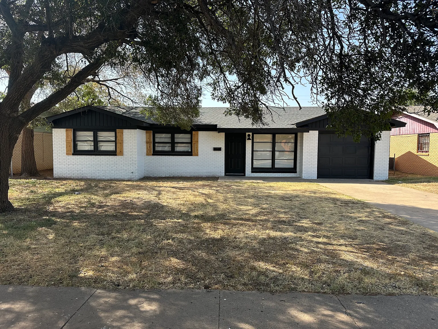 3 bed, 1220 sqft, $1,350 — Photo 1