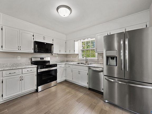 4th image of 5025 Shaun Cir